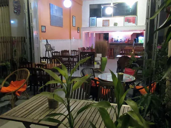 woodhouse-battambang-gay-bar